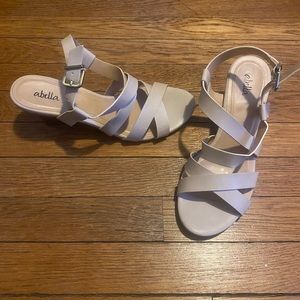 Nude shoes with wooden heel